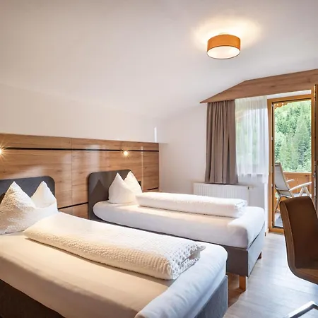 Luxner Daire *